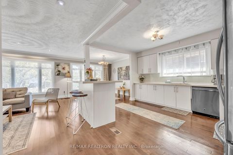Photo 4 at 926 Willowdale Avenue, Newtonbrook East, Toronto