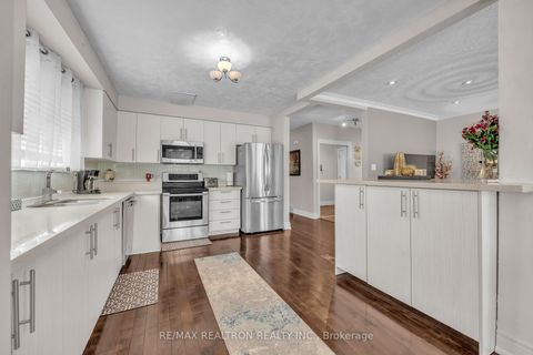 Photo 10 at 926 Willowdale Avenue, Newtonbrook East, Toronto