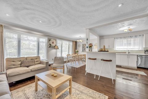 Photo 15 at 926 Willowdale Avenue, Newtonbrook East, Toronto