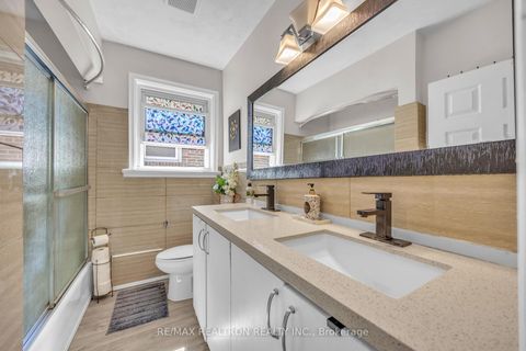 Photo 17 at 926 Willowdale Avenue, Newtonbrook East, Toronto