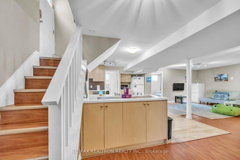 Photo 22 at 926 Willowdale Avenue, Newtonbrook East, Toronto