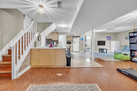 Photo 23 at 926 Willowdale Avenue, Newtonbrook East, Toronto