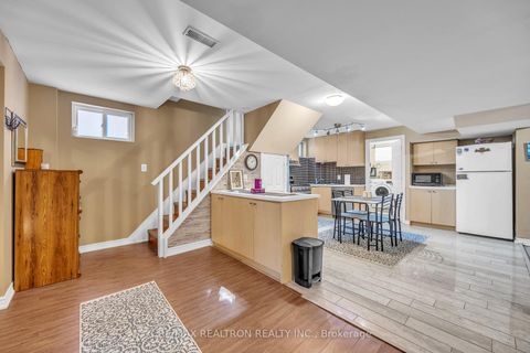 Photo 25 at 926 Willowdale Avenue, Newtonbrook East, Toronto