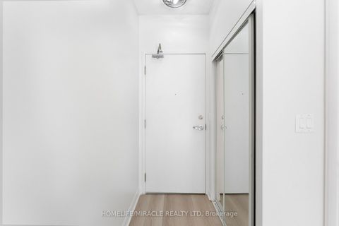 Photo 5 at 806 - 15 Bruyeres Mews, Niagara, Toronto