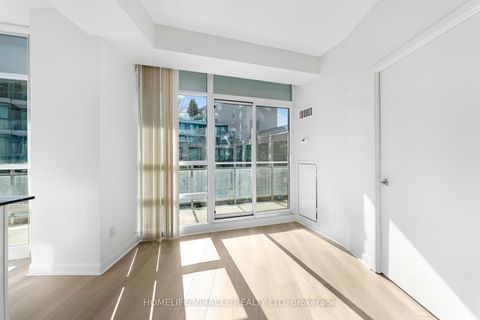 Photo 9 at 806 - 15 Bruyeres Mews, Niagara, Toronto