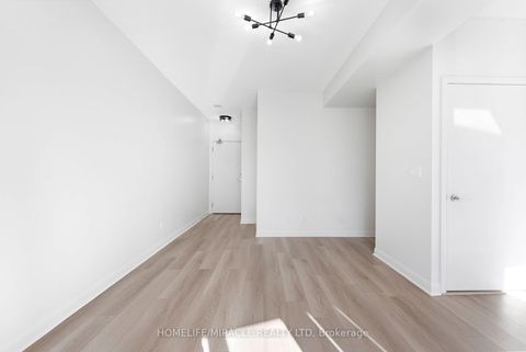 Photo 11 at 806 - 15 Bruyeres Mews, Niagara, Toronto