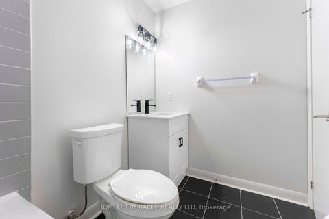 Photo 27 at 806 - 15 Bruyeres Mews, Niagara, Toronto