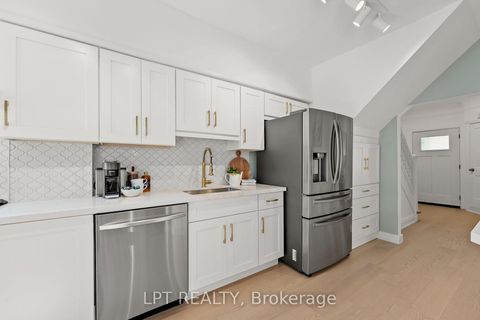 Photo 11 at 29 Grace Street, Bellwoods, Toronto