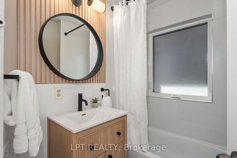 Photo 14 at 29 Grace Street, Bellwoods, Toronto