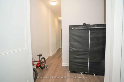 Photo 4 at 522 - 3900 Confederation Parkway, City Centre, Mississauga