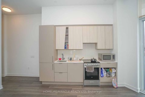 Photo 9 at 522 - 3900 Confederation Parkway, City Centre, Mississauga