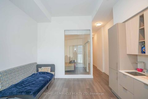 Photo 14 at 522 - 3900 Confederation Parkway, City Centre, Mississauga