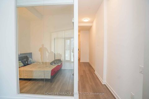 Photo 15 at 522 - 3900 Confederation Parkway, City Centre, Mississauga