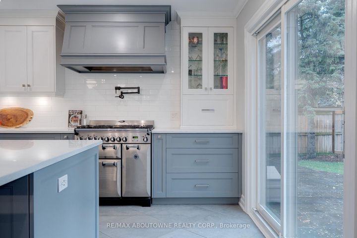 Photo 9 at 1586 Heritage Way, GA Glen Abbey, Oakville