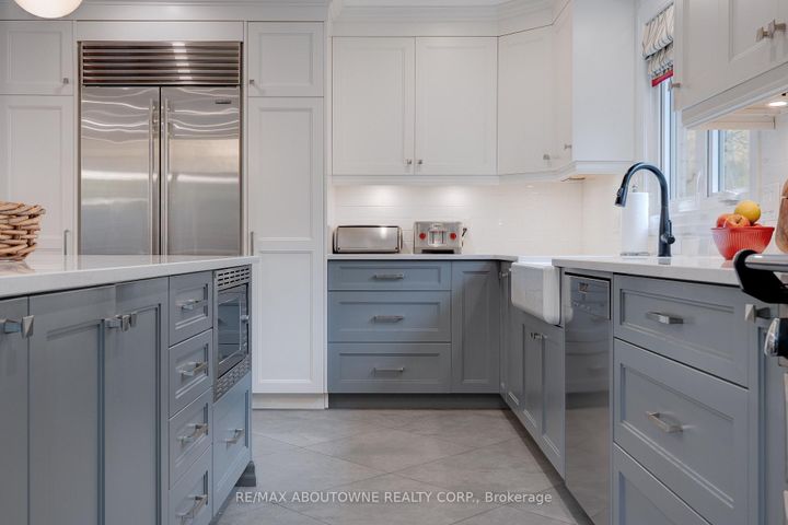 Photo 10 at 1586 Heritage Way, GA Glen Abbey, Oakville