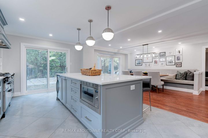 Photo 12 at 1586 Heritage Way, GA Glen Abbey, Oakville