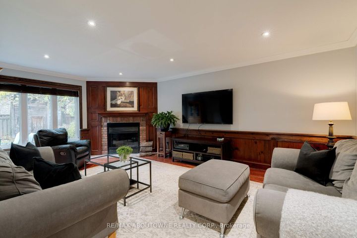 Photo 16 at 1586 Heritage Way, GA Glen Abbey, Oakville