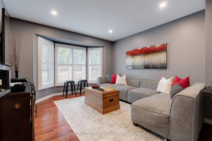 Photo 19 at 1586 Heritage Way, GA Glen Abbey, Oakville