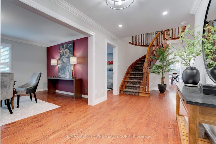 Photo 20 at 1586 Heritage Way, GA Glen Abbey, Oakville