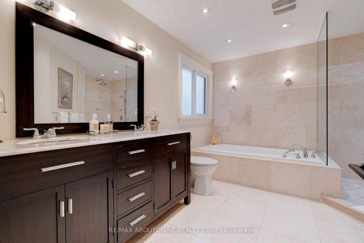 Photo 32 at 1586 Heritage Way, GA Glen Abbey, Oakville