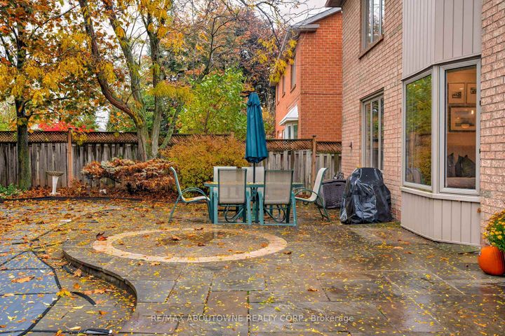 Photo 45 at 1586 Heritage Way, GA Glen Abbey, Oakville