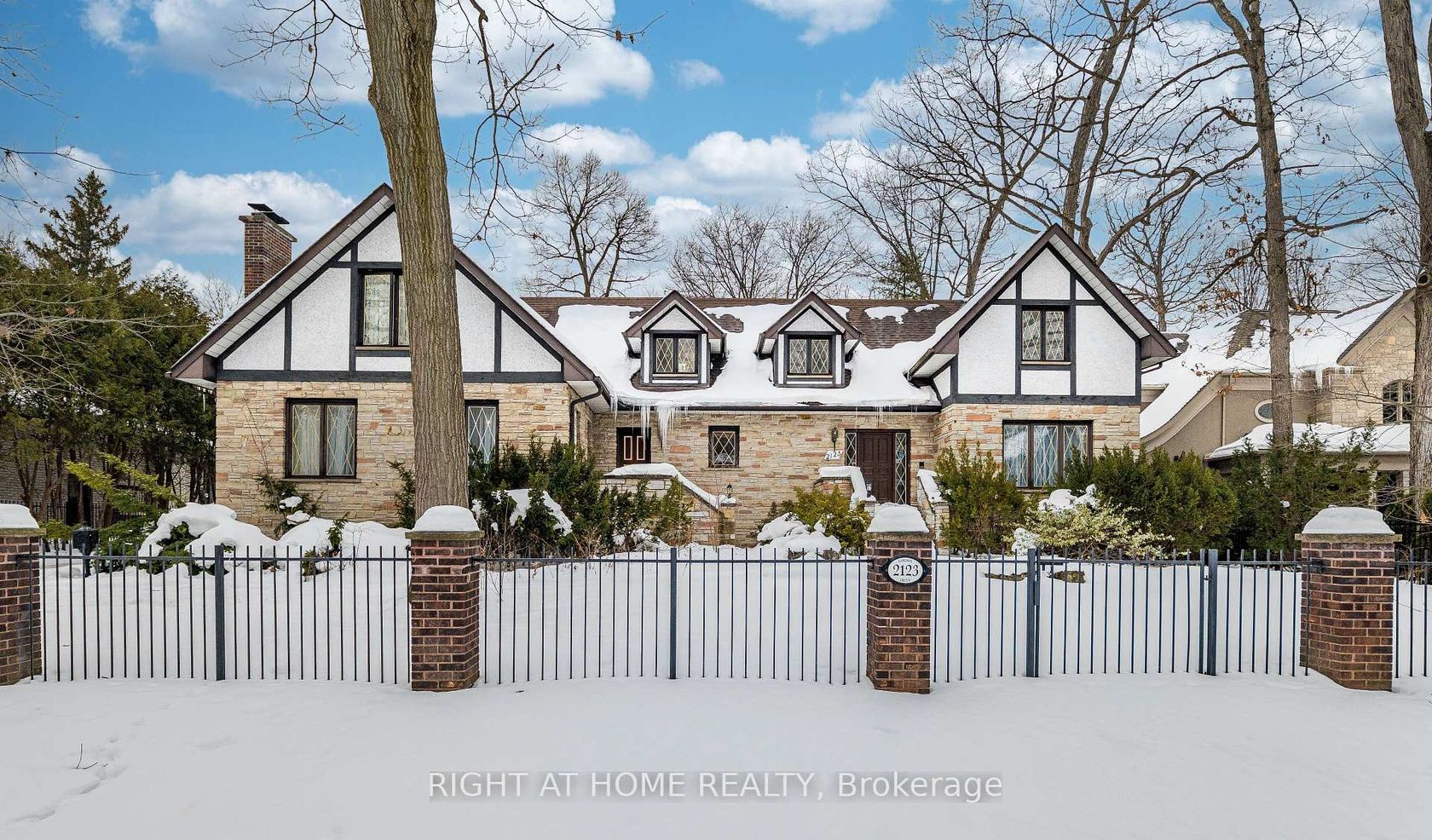 2123 Gordon Drive, Cooksville, Mississauga by Loree Meneguzzi Real Estate 2123 Gordon Drive, Cooksville, Mississauga