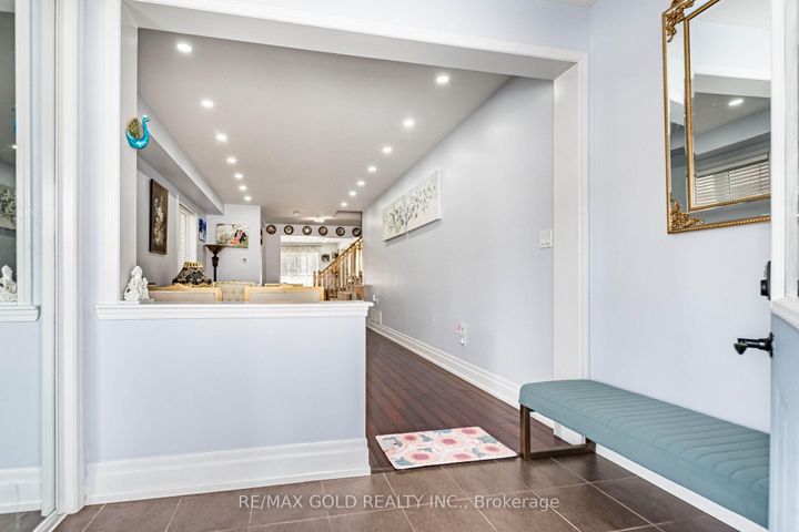 Photo 2 at 17 Redfern Street, Northwest Brampton, Brampton