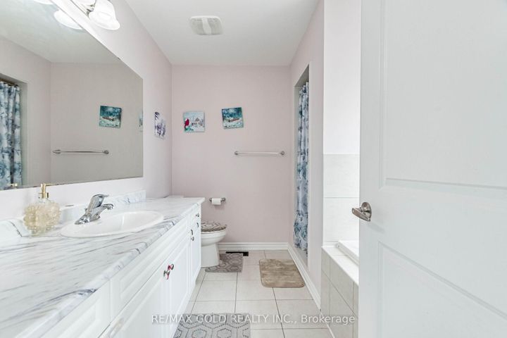 Photo 22 at 17 Redfern Street, Northwest Brampton, Brampton