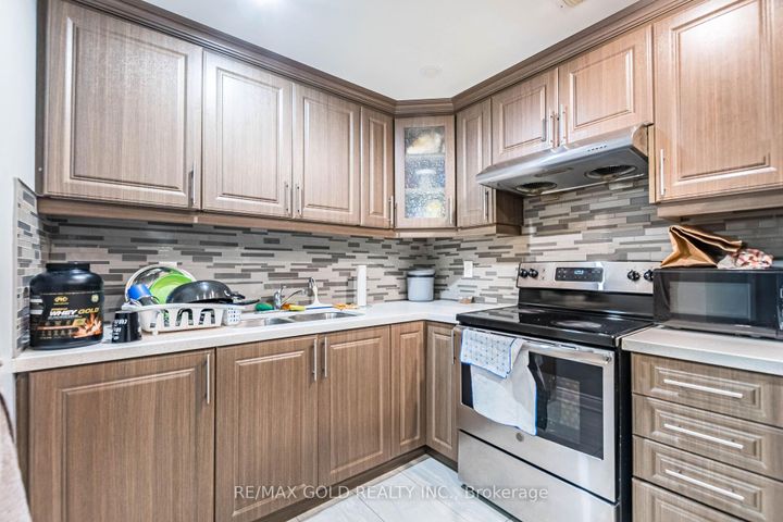 Photo 33 at 17 Redfern Street, Northwest Brampton, Brampton