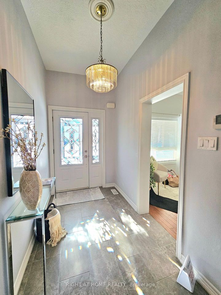 Photo 7 at 50 Argyle Street, Bellwoods, Toronto