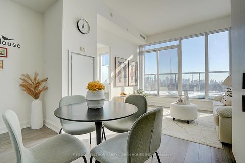 Photo 8 at 806 - 6 Parkwood Avenue, Casa Loma, Toronto