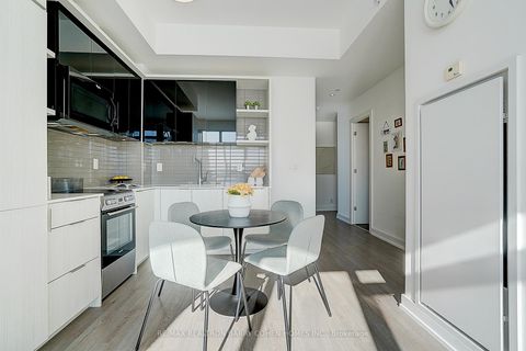 Photo 10 at 806 - 6 Parkwood Avenue, Casa Loma, Toronto