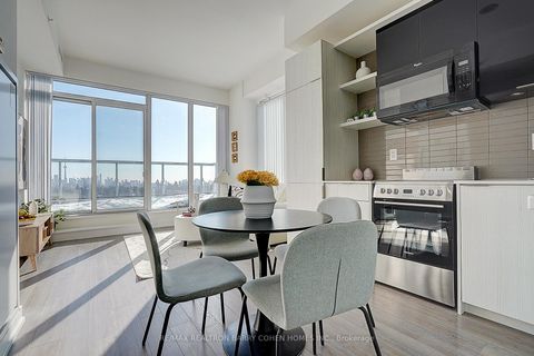 Photo 12 at 806 - 6 Parkwood Avenue, Casa Loma, Toronto