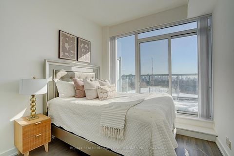 Photo 17 at 806 - 6 Parkwood Avenue, Casa Loma, Toronto