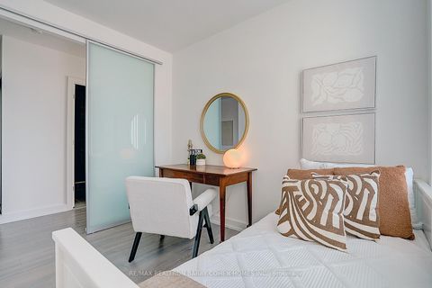 Photo 27 at 806 - 6 Parkwood Avenue, Casa Loma, Toronto