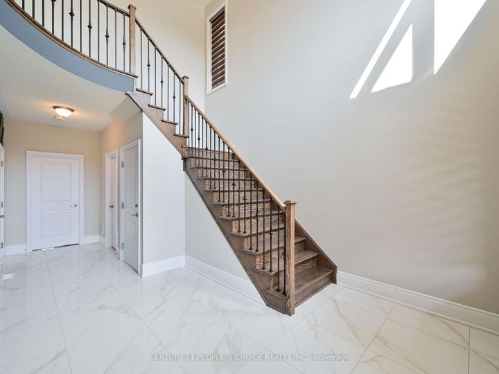 Photo 10 at 12 Junior Road, Northwest Brampton, Brampton