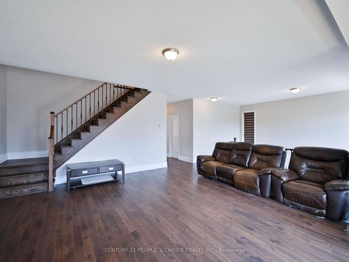 Photo 13 at 12 Junior Road, Northwest Brampton, Brampton