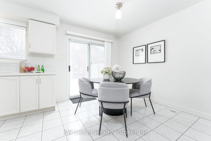 Photo 4 at 6 - 180 Forum Drive, Hurontario, Mississauga