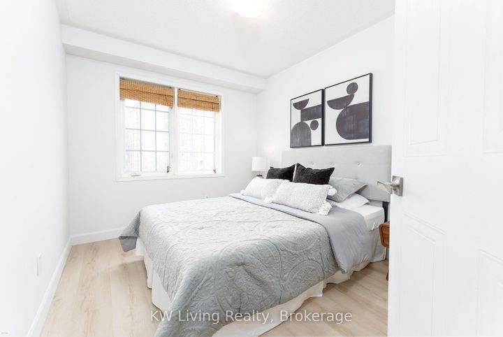 Photo 7 at 6 - 180 Forum Drive, Hurontario, Mississauga