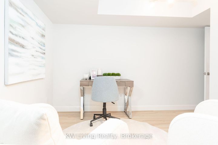 Photo 9 at 6 - 180 Forum Drive, Hurontario, Mississauga