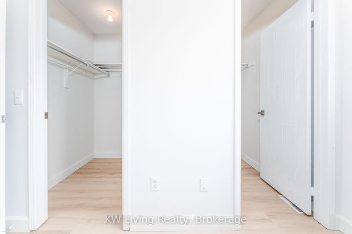 Photo 10 at 6 - 180 Forum Drive, Hurontario, Mississauga