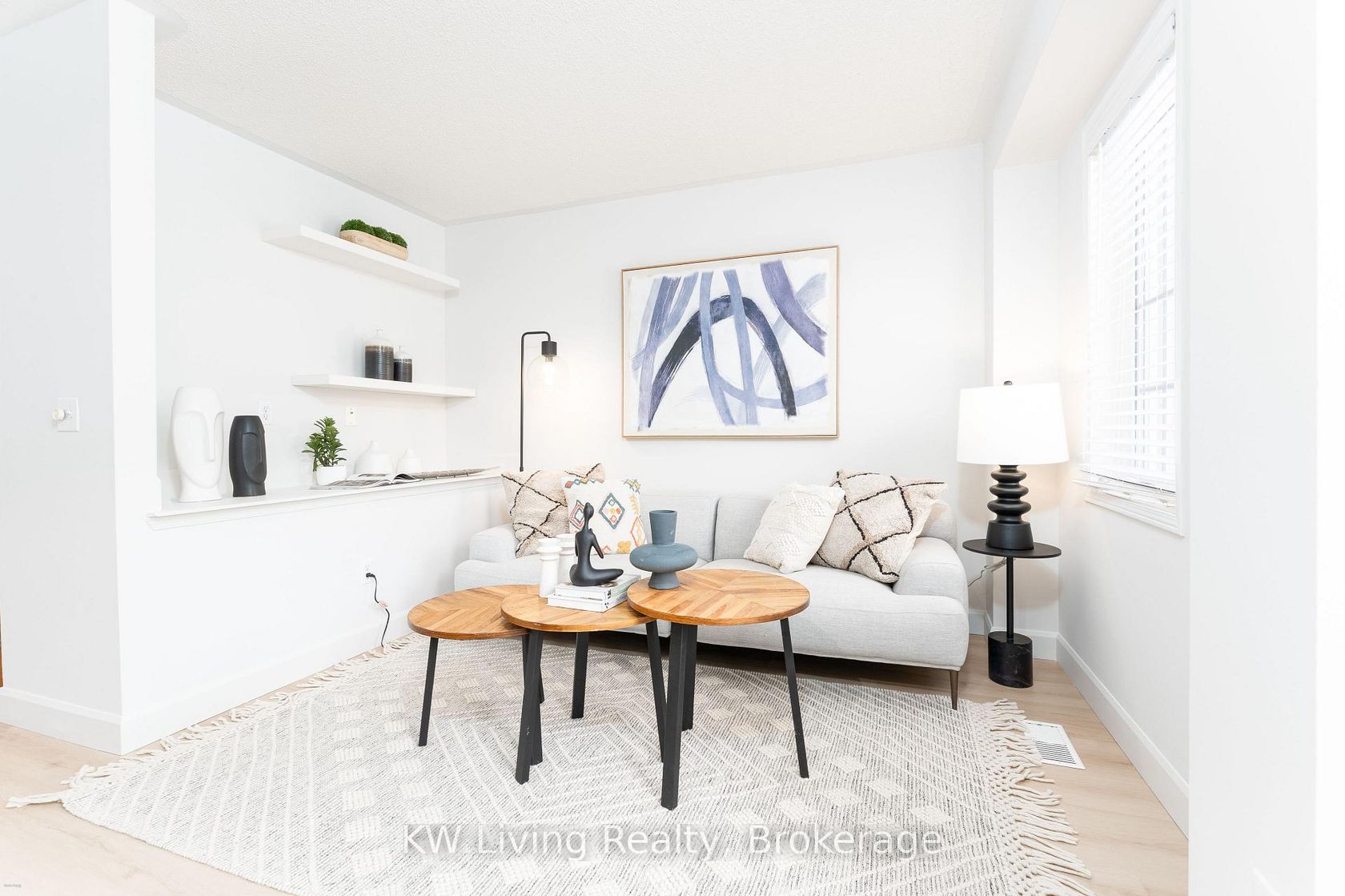 6 - 180 Forum Drive, Hurontario, Mississauga by Loree Meneguzzi Real Estate 6 - 180 Forum Drive, Hurontario, Mississauga