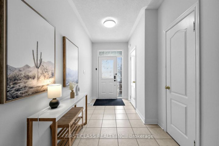 Photo 4 at 36 - 8 Townwood Drive, Jefferson, Richmond Hill