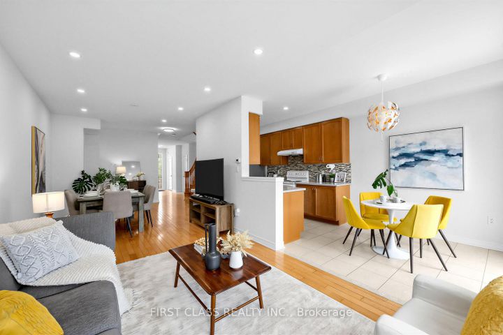 Photo 5 at 36 - 8 Townwood Drive, Jefferson, Richmond Hill