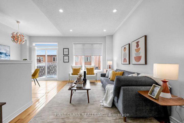 Photo 7 at 36 - 8 Townwood Drive, Jefferson, Richmond Hill