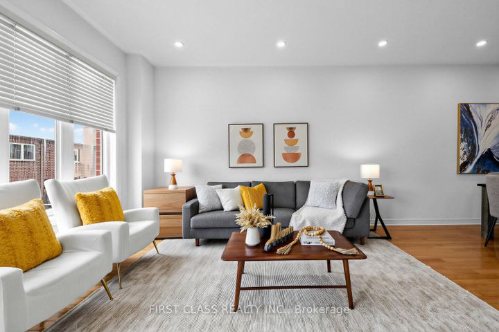 Photo 9 at 36 - 8 Townwood Drive, Jefferson, Richmond Hill