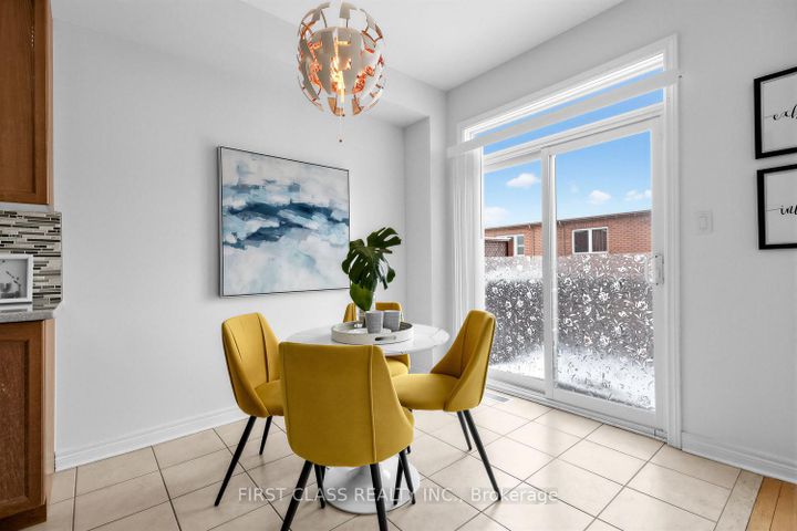 Photo 12 at 36 - 8 Townwood Drive, Jefferson, Richmond Hill