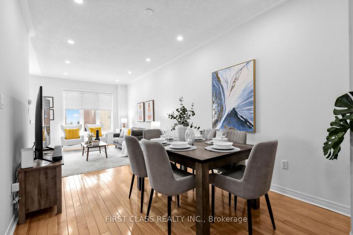 Photo 14 at 36 - 8 Townwood Drive, Jefferson, Richmond Hill