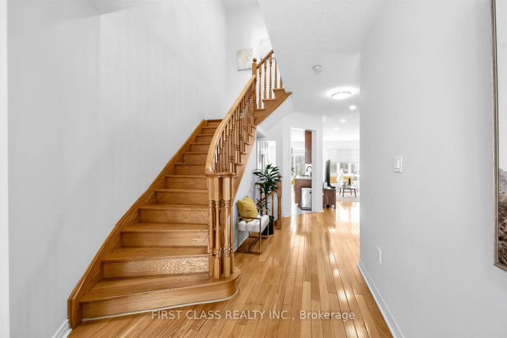 Photo 15 at 36 - 8 Townwood Drive, Jefferson, Richmond Hill