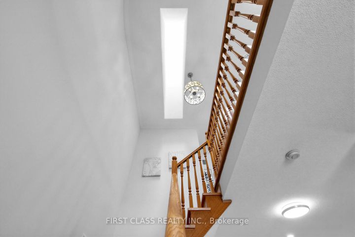 Photo 17 at 36 - 8 Townwood Drive, Jefferson, Richmond Hill